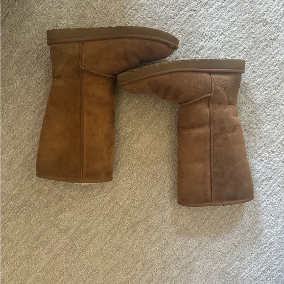 UGGs W Classic Tall Size 7, Tan - Picture 4 of 11
